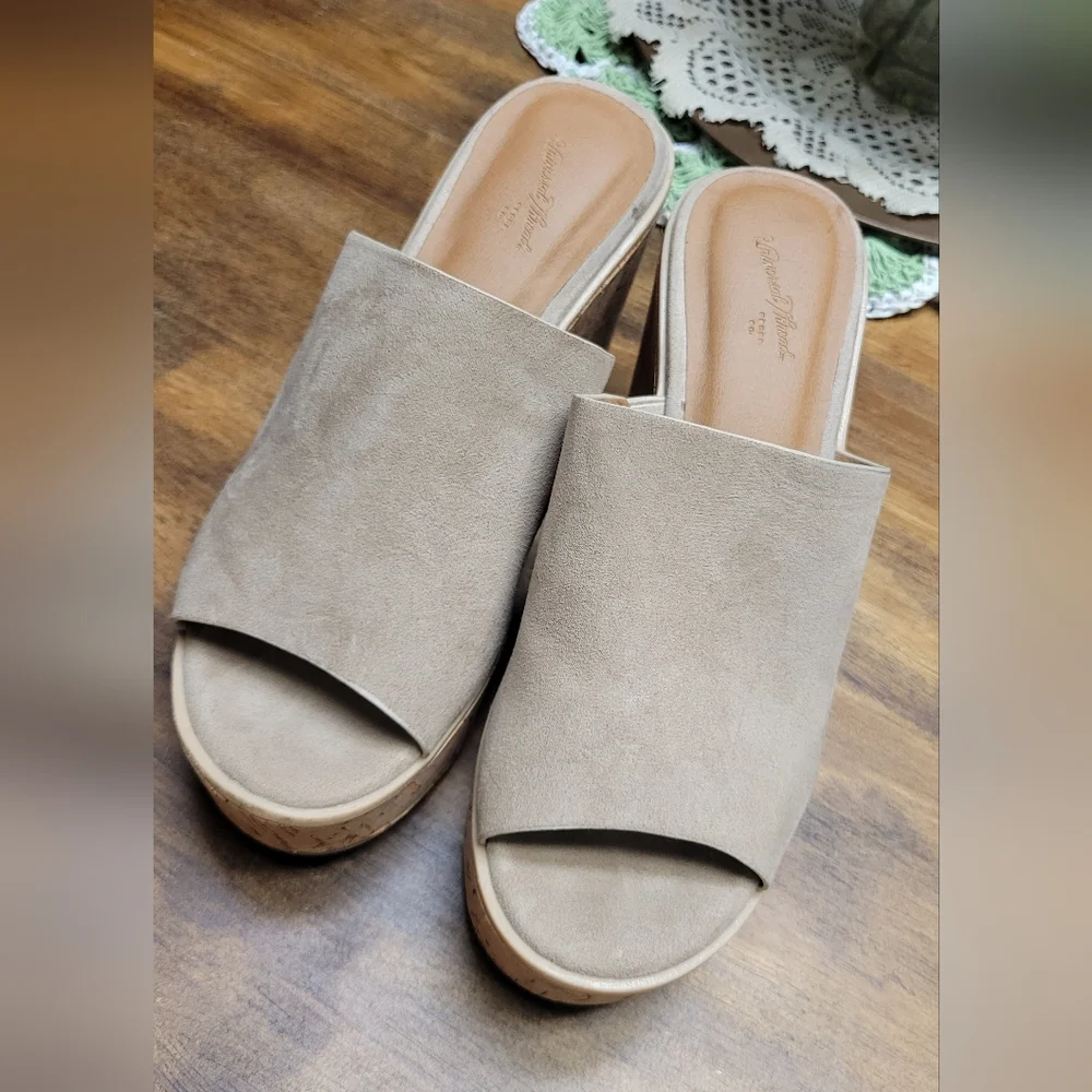 Universal Thread Beige Mules - Picture 1 of 5